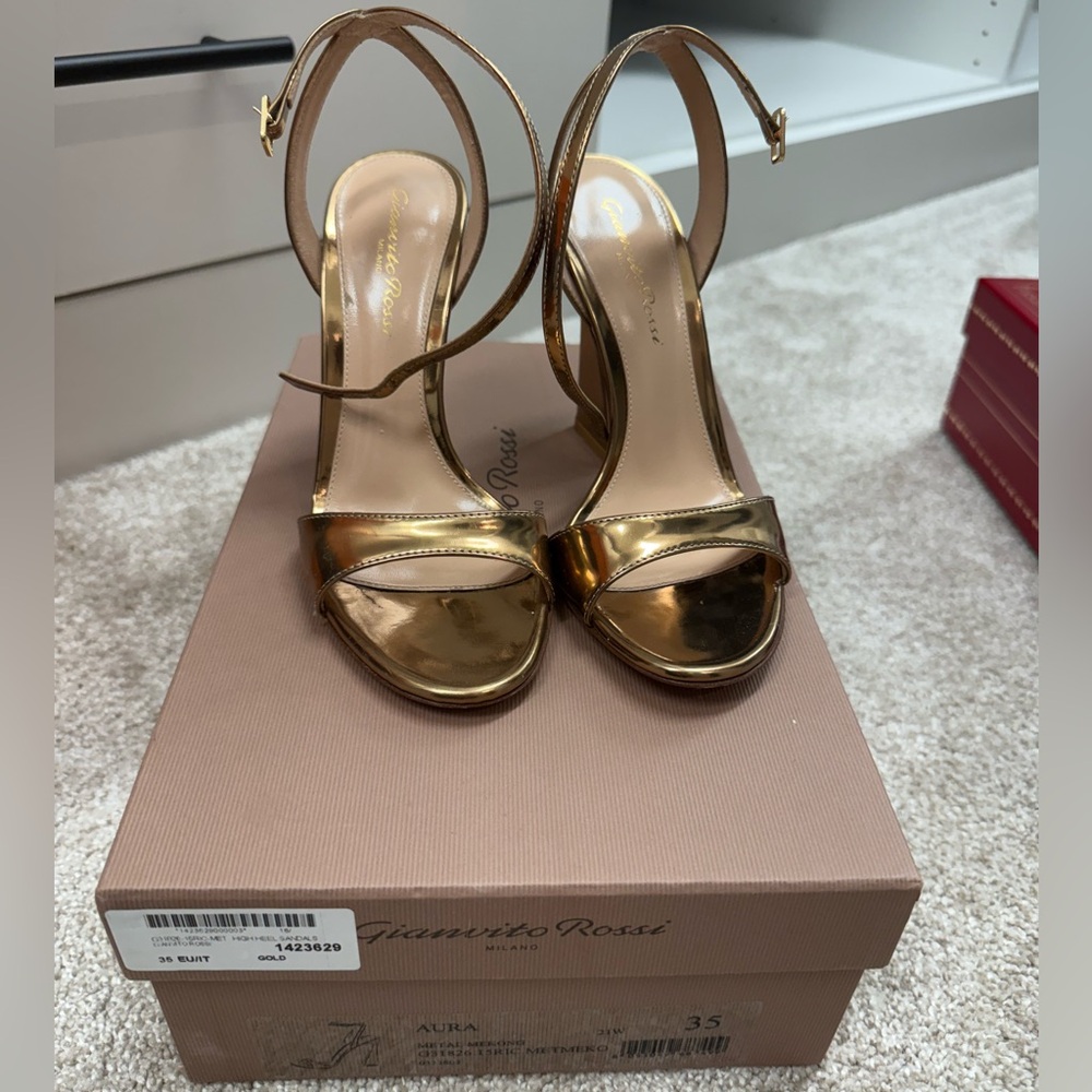 Gianvito Rossi Gold Heels Elegant Design